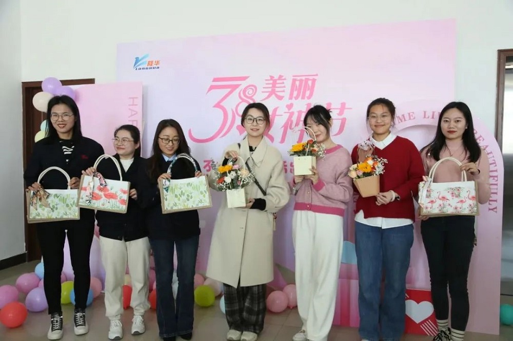 ����Ů������������Ư�����š��� ggpoker�����Ƽ�������֯�������˾��չ�����ˡ���Ů���˶�